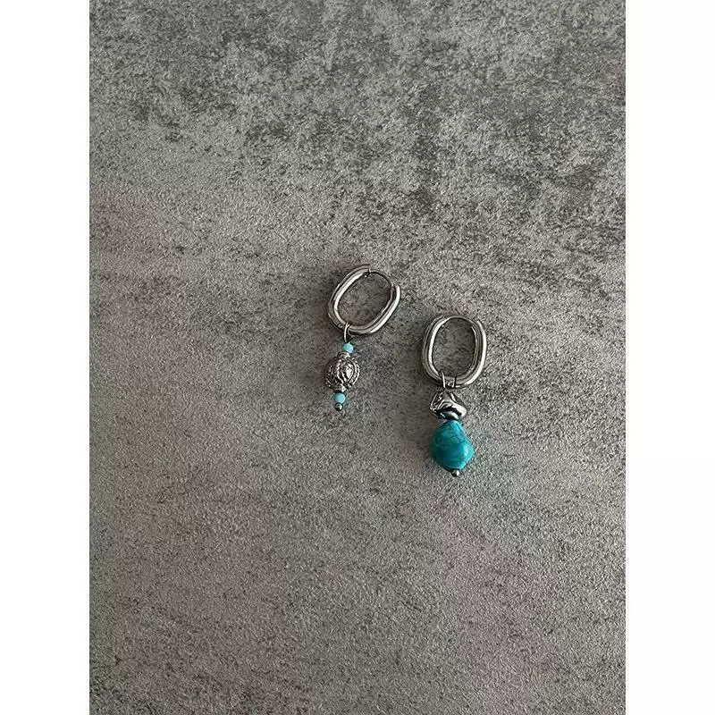 Asymmetric Oval Hoop Earrings - Image 4