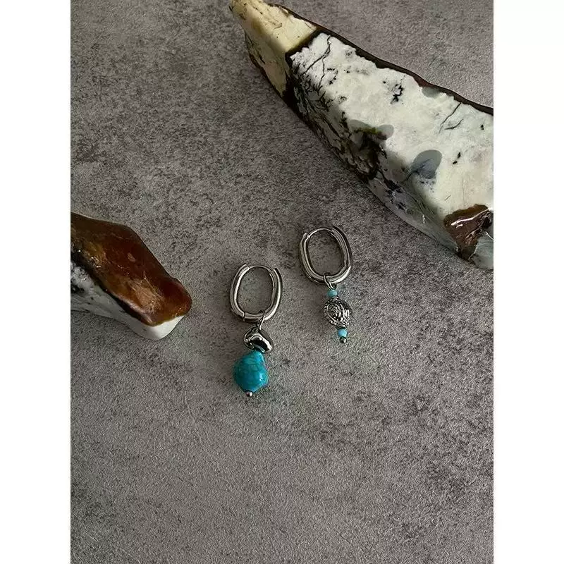 Asymmetric Oval Hoop Earrings - Image 3